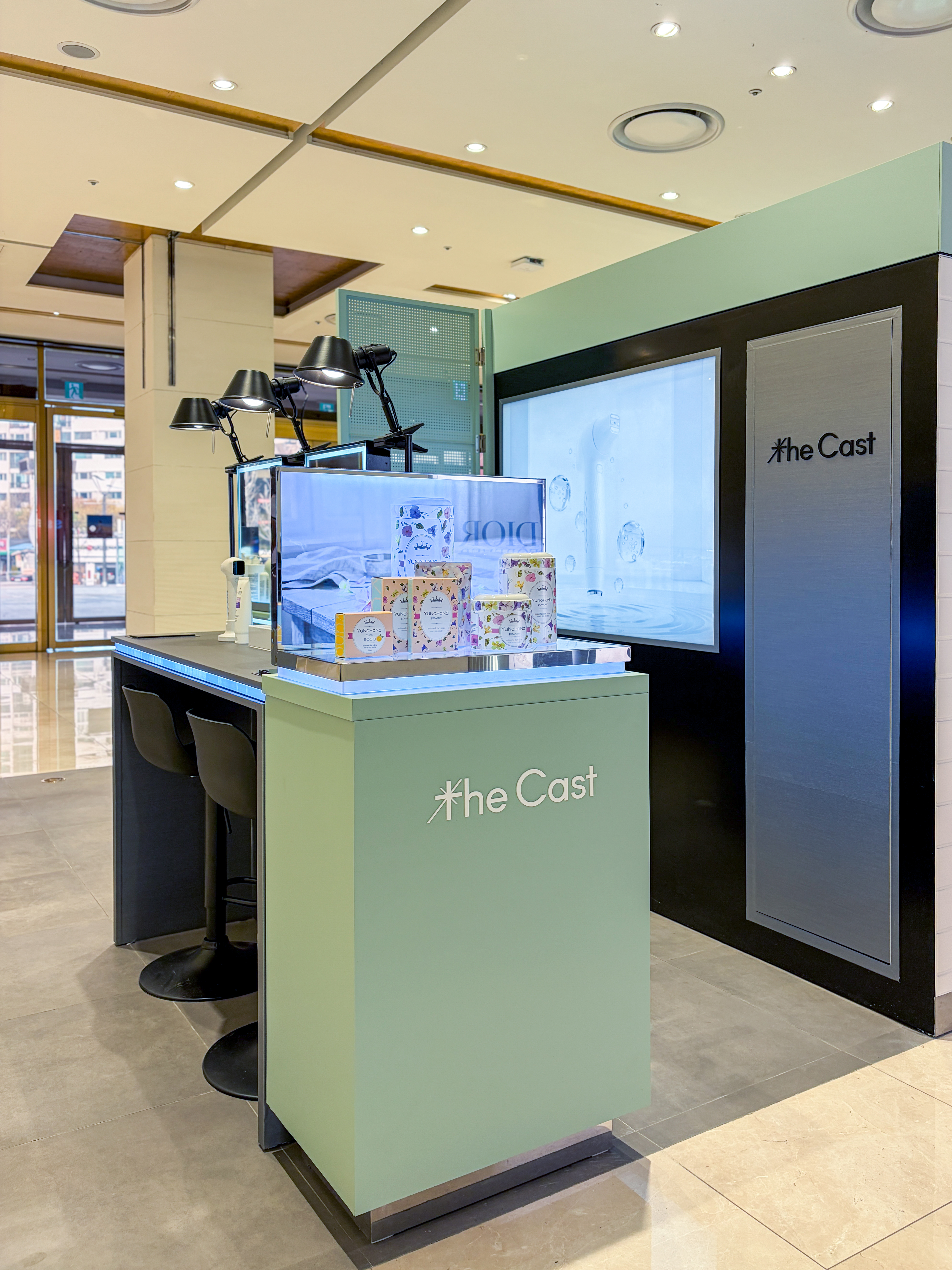 The Cast showcase image 4